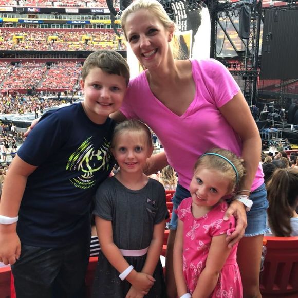 Meet your Posher, Heather - Picture 1 of 1